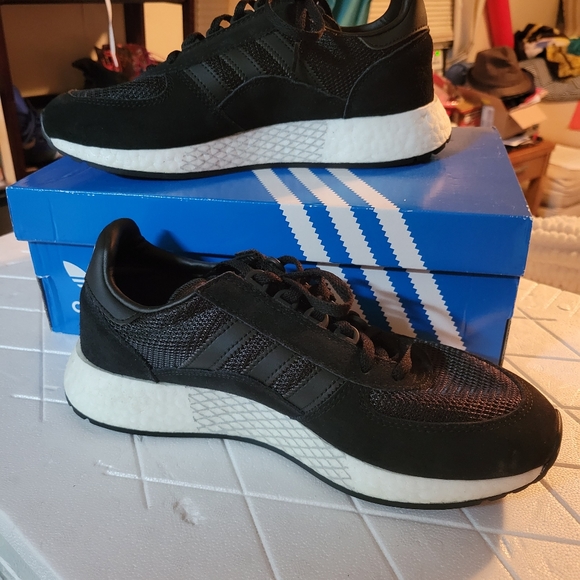 Like NEW Addidas - Picture 2 of 4